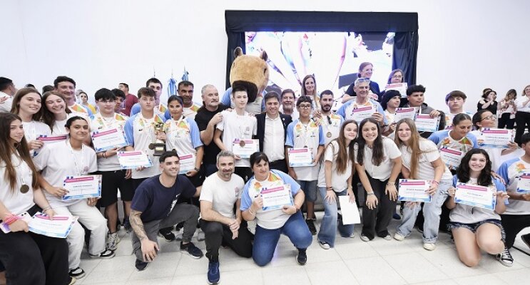 Kicillof particip贸 de un encuentro cultural y literario en Ramallo